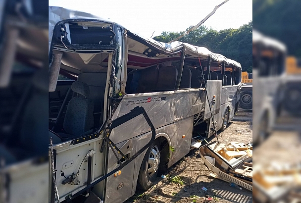 Водитель рухнувшего в овраг автобуса под Новороссийском был состоянии медикаментозного опьянения