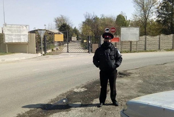 Радоница в Краснодаре: мобильные группы самоконтроля дежурят на всех 18 кладбищах