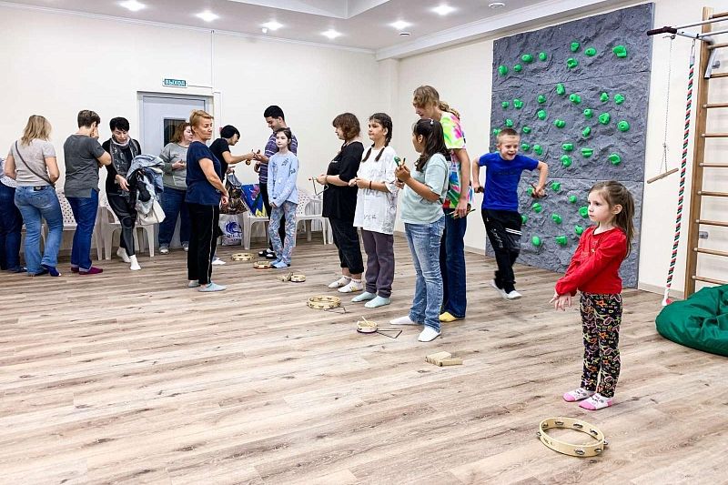 При поддержке депутата ЗСК Бориса Юнанова в Сочи открылся новый филиал инклюзивного центра «Особое детство»