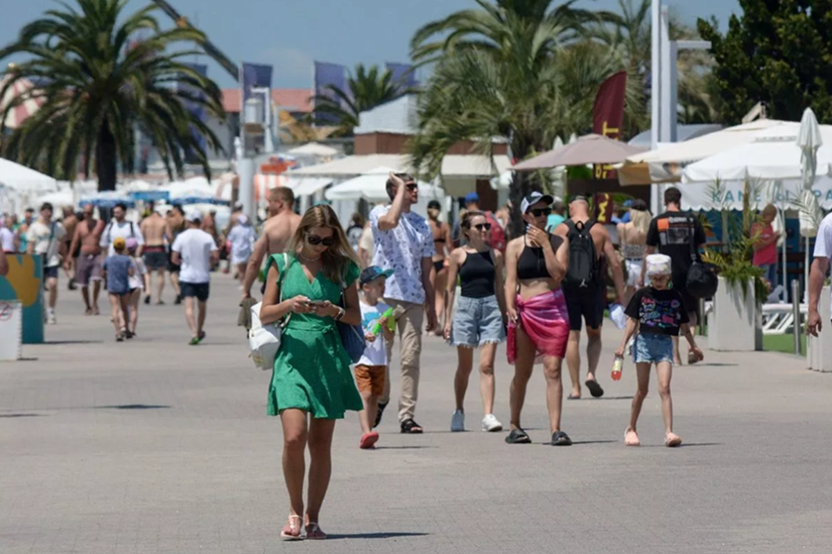 В РСТ рассказали, какие курорты Черного моря пользуются спросом в пик сезона