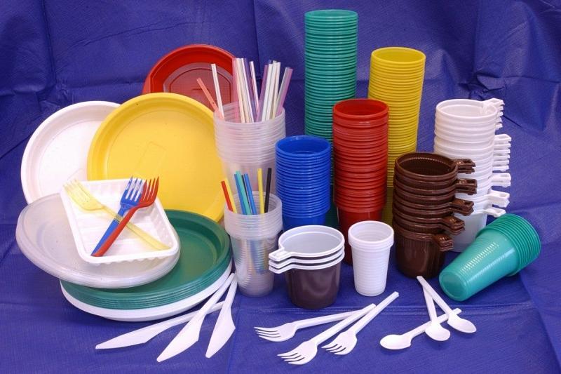 Еду не хранить: Роскачество рассказало о правильном использовании пластиковой посуды