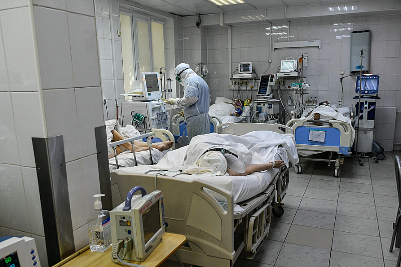 Более 1,2 тыс. человек проходят лечение от COVID-19 в инфекционных стационарах Краснодара