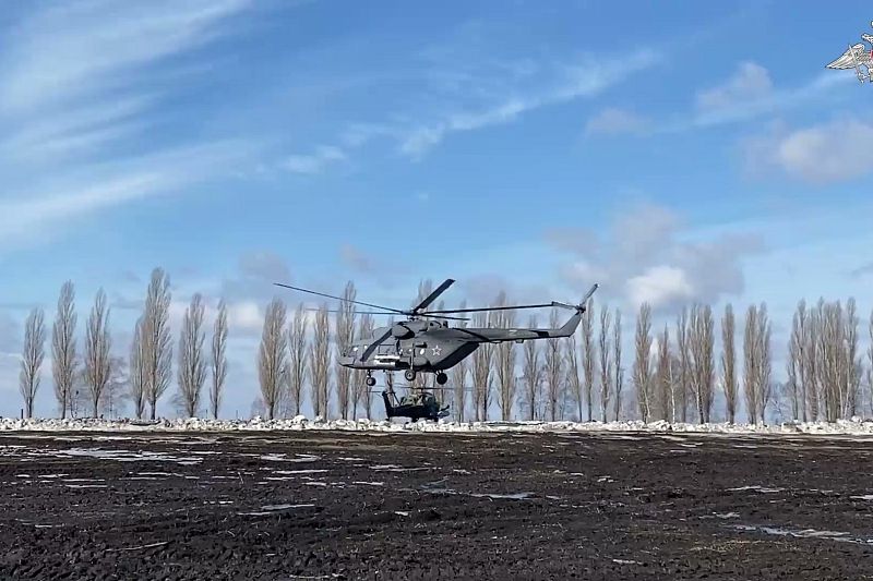 Минобороны показало уничтожение командных пунктов ВСУ вертолетами Ми-28