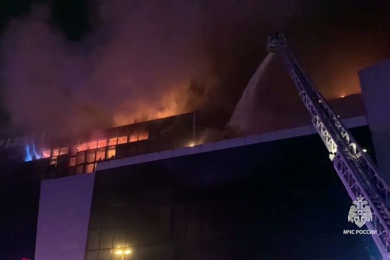Площадь пожара в «Крокус Сити Холле» достигла 12,9 тыс. кв. метров
