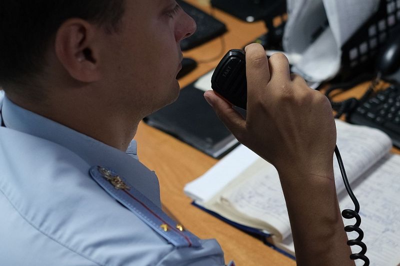 Житель Краснодара задержан полицией за кражу магнитолы и усилителя звука из автомобиля