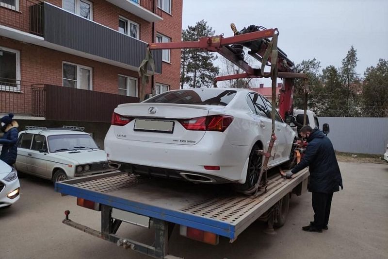 Водитель лишился Lexus за долг в 748 тыс. рублей 