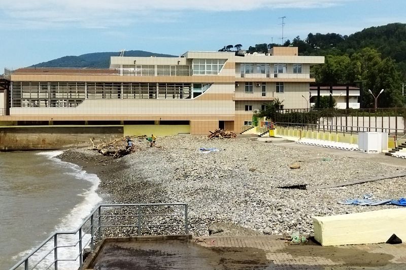 Пострадавшие от стихии пляжи Сочи откроют для курортников вечером 6 июля