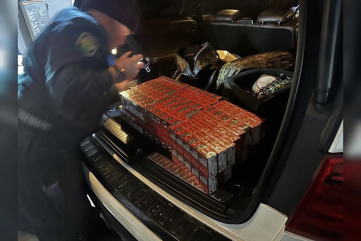 Партию контрабандных сигарет из Германии нашли таможенники в «Мерседесе» из Абхазии на границе с Сочи