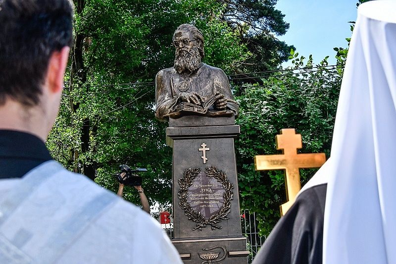 В Краснодаре открыли памятник профессору и святителю Луке Войно-Ясенецкому