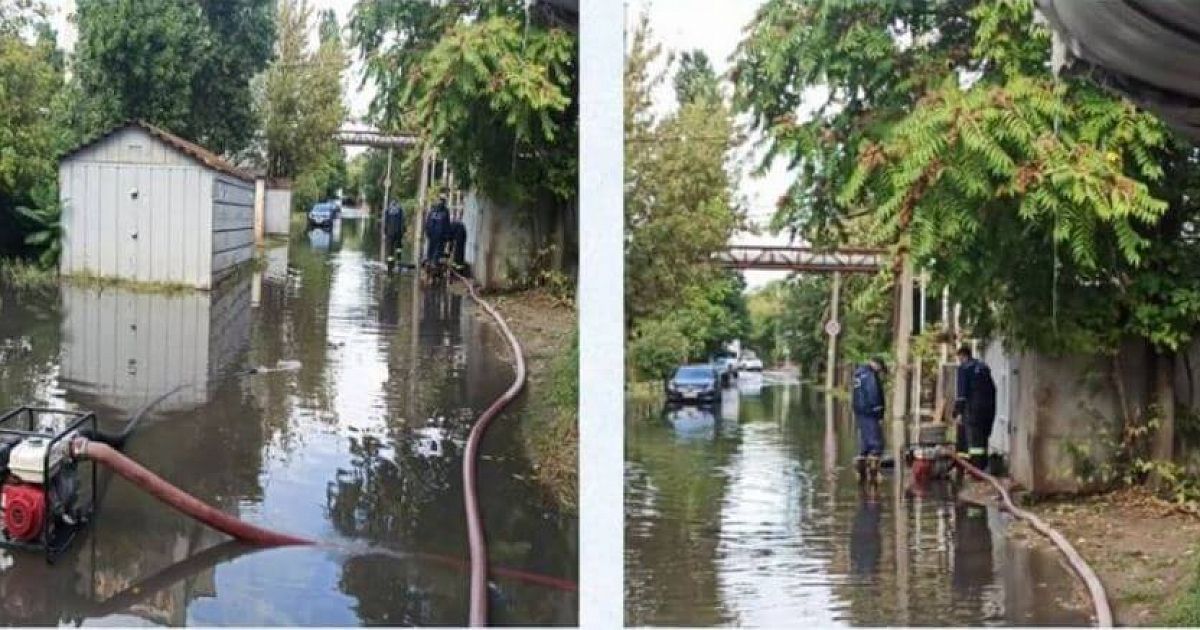 Залил улицу водой. Затопленные улицы в Краснодаре. Краснодар затапливает. Потоп в Краснодаре. Потоп в музыкальном районе Краснодара.