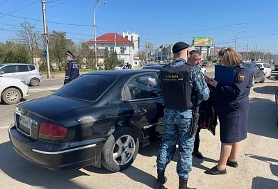 В Динском районе приставы арестовали 6 автомобилей должников