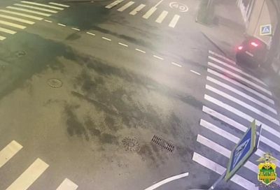 В Сочи пьяный угонщик не справился с управлением и врезался в столб