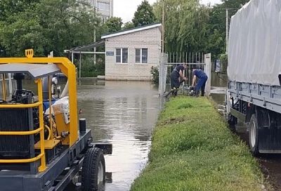 В Краснодаре за три дня спасатели отработали более 400 заявок на откачку воды после ливней