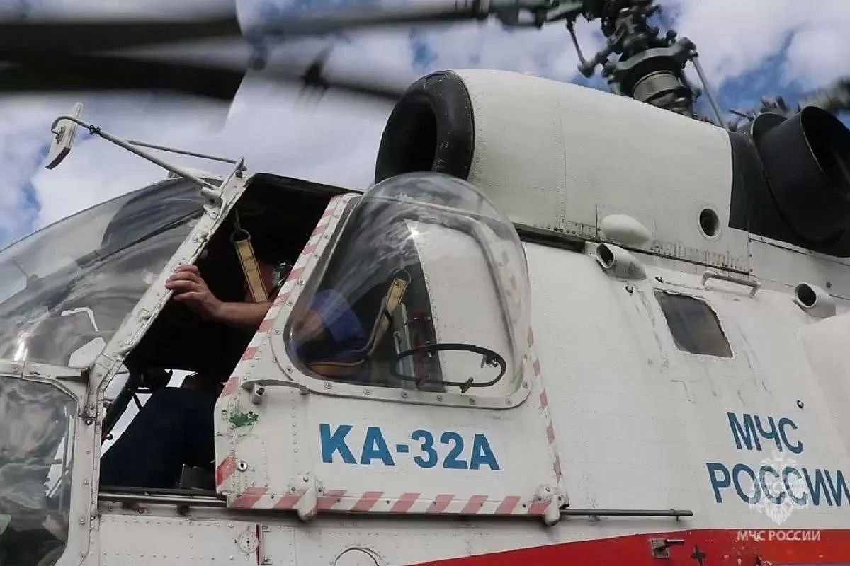 Застрявших в горах Сочи туристов с детьми эвакуировали на вертолете