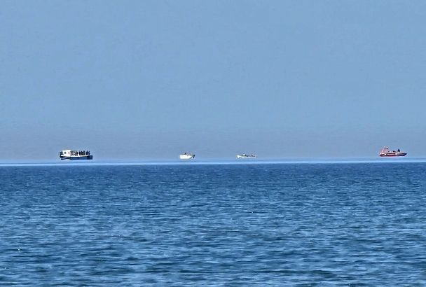Оптический обман: парящие над морем корабли попали на видео у берегов Анапы