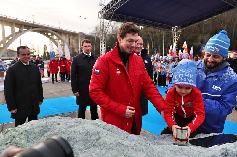 Дмитрий Чернышенко и Вениамин Кондратьев дали старт строительству академии фигурного катания и хоккея в Сочи