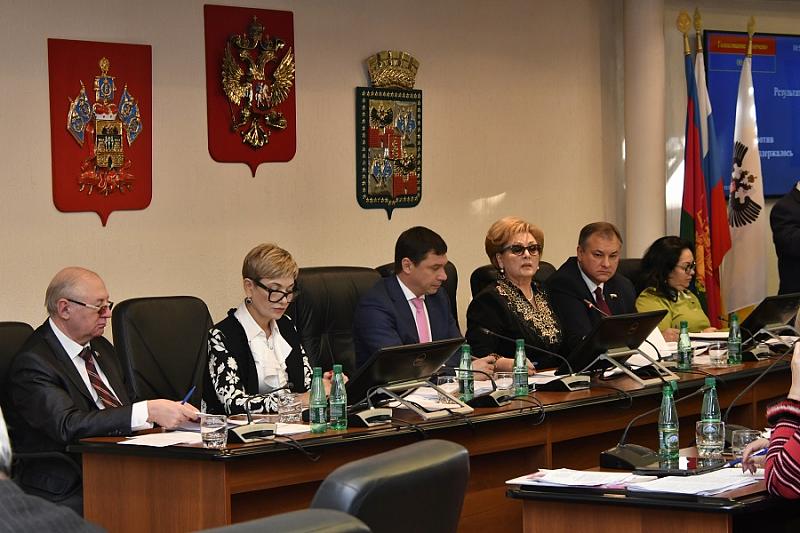 В работе городского парламента участвовал мэр кубанской столицы Евгений Первышов, вела заседание председатель Гордумы Вера Галушко.