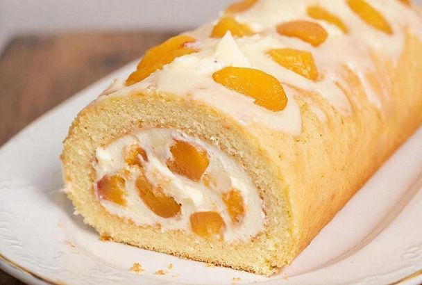 В этом рулете все прекрасно и тесто, и персики и начинка с персиками. А печется все вместе