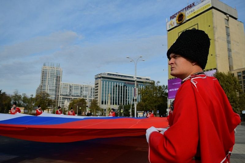 Церемония поднятия флага РФ состоялась на Главной городской площади 