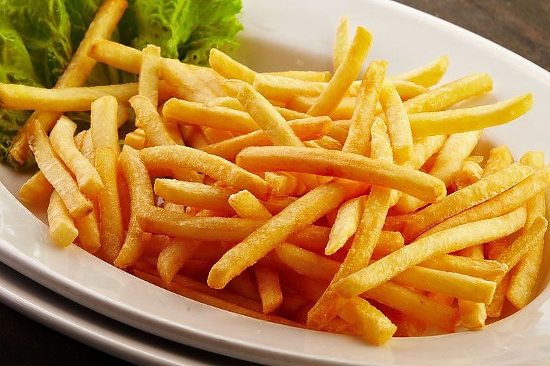 Эксперты рассказали о смертельной опасности опасности картошки фри и чипсов