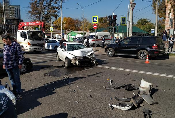 Стали известны подробности жесткого ДТП в центре Краснодара: пострадали 2 человека