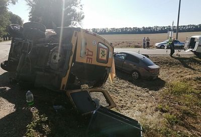 Школьный автобус попал в ДТП в Каневском районе. Пострадали четыре человека