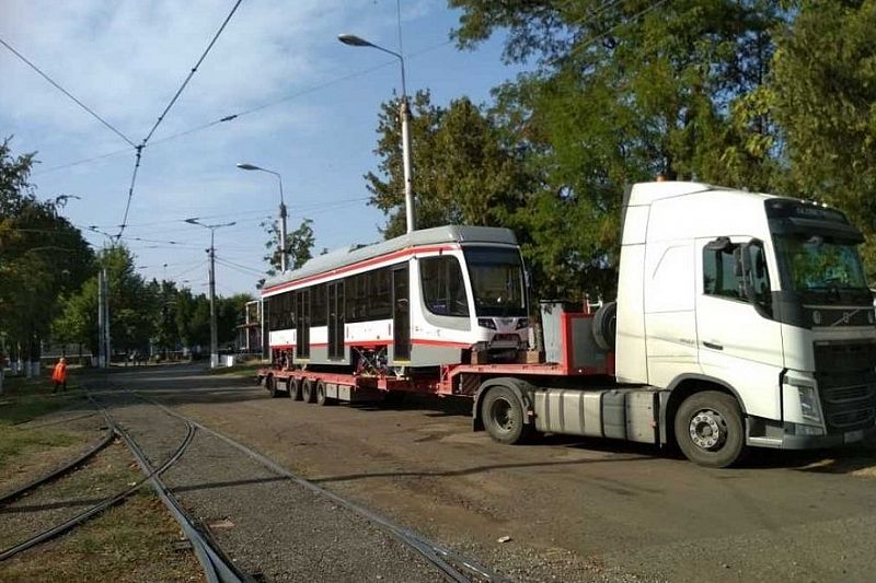 В Краснодар прибыл очередной новый трамвай