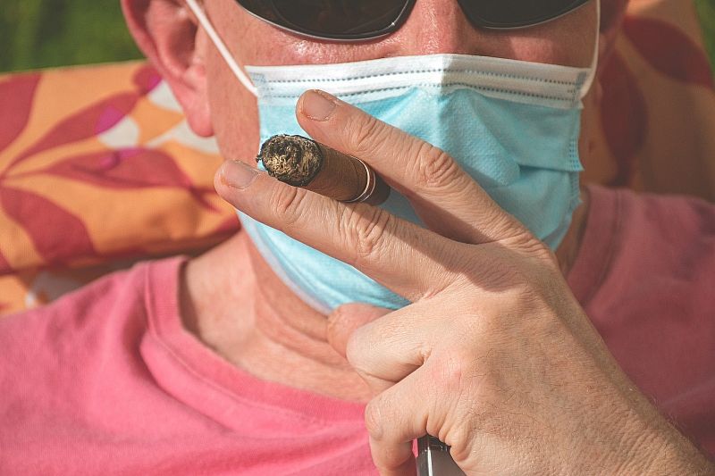 Курящие находятся в группе риска по коронавирусу
