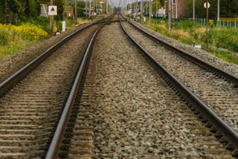 Неизвестный мужчина попал под пассажирский поезд в Сочи