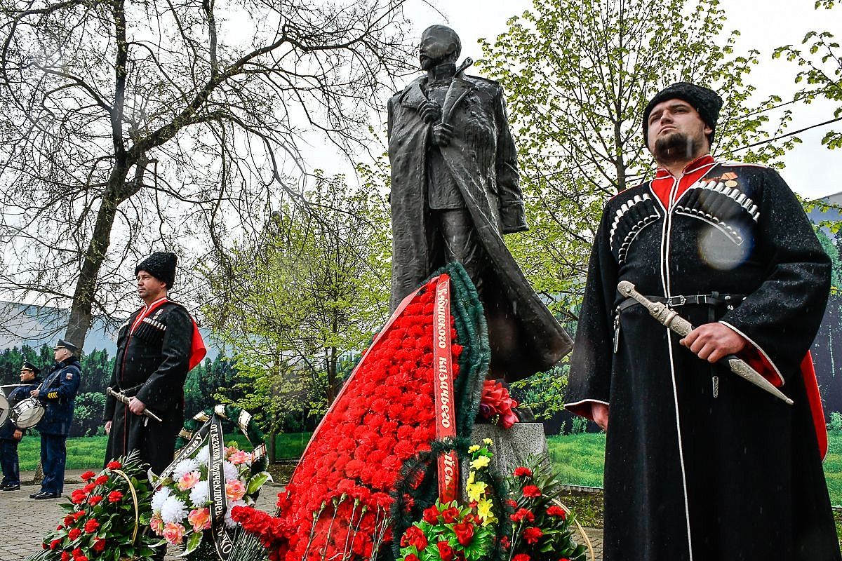 В Краснодаре около 5 тысяч человек почтили память генерала Корнилова