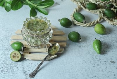 Домашнее варенье из фейхоа без варки из трех ингредиентов