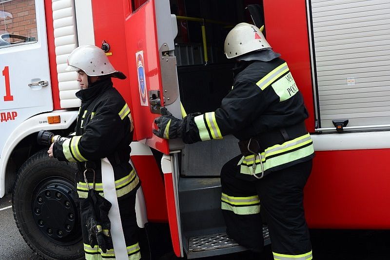 В Краснодаре из-за пожара в многоэтажном доме эвакуировали 25 человек