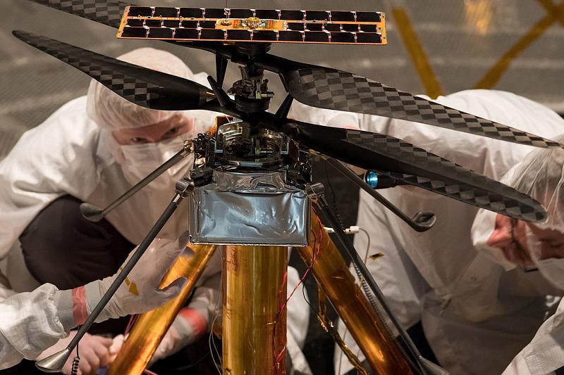 НАСА отправит на Марс вертолет