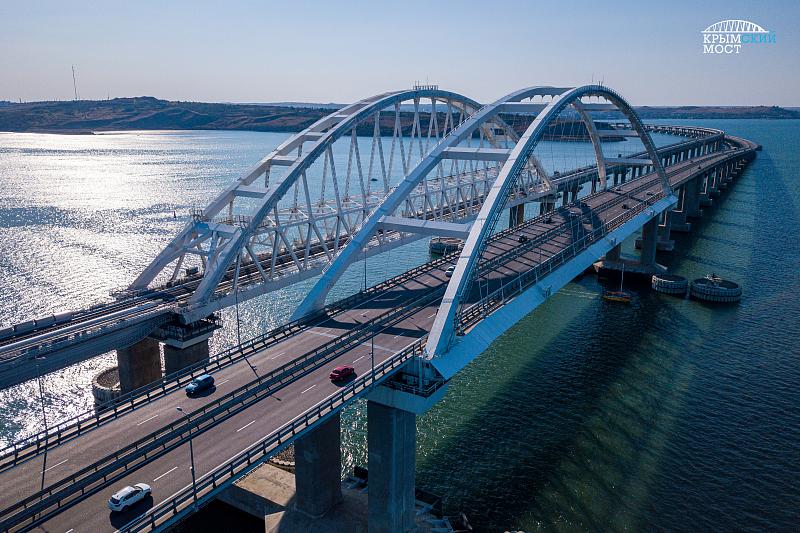 По Крымскому мосту с начала лета проехало более 1 млн автомобилей  