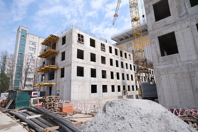 Строительство двух корпусов краевой больницы №1 в Краснодаре планируют завершить летом 2022 года