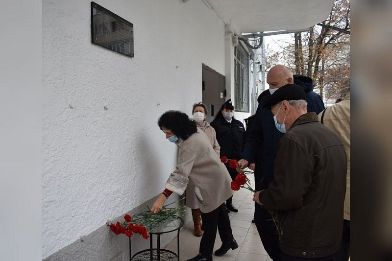 В Краснодаре открыли мемориальную доску в память полковника милиции Евгения Ванцова 