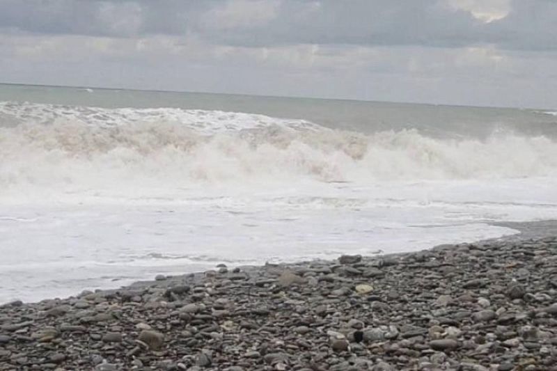 Эксперты рассказали о возможной причине «загадочного» бурления моря в Сочи