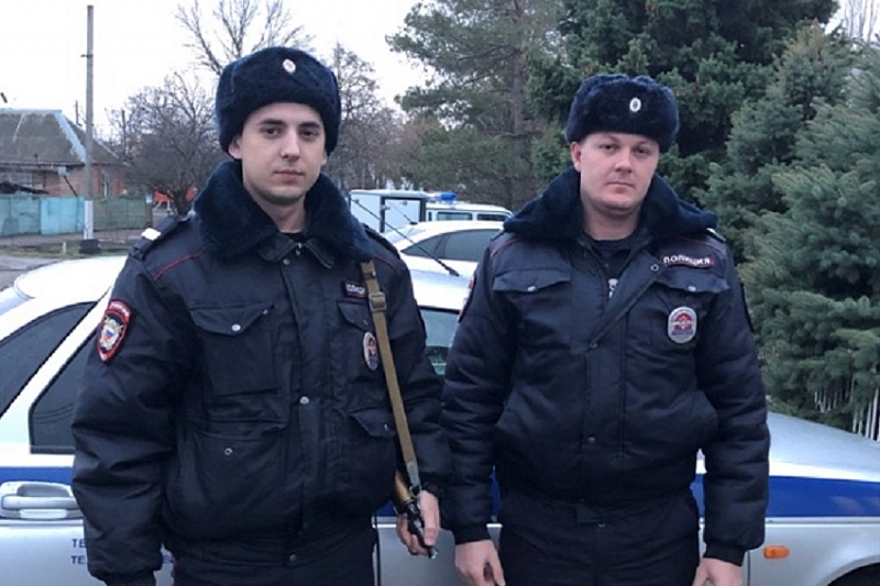 В Краснодарском крае полицейские спасли мужчину с сердечным приступом