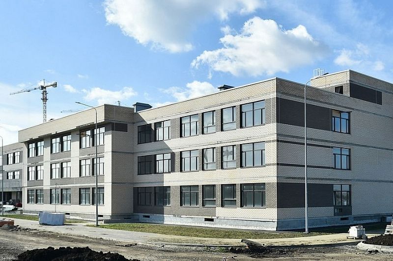 Почти готово: крупнейшая школа ЮФО в Краснодаре построена на 90%