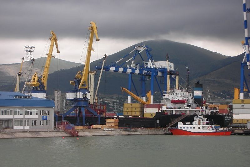 Новороссийский порт возобновит отгрузку нефти в течение суток