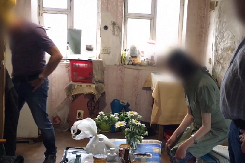 Жительница Краснодарского края задержана за организацию наркопритона и сбыт марихуаны