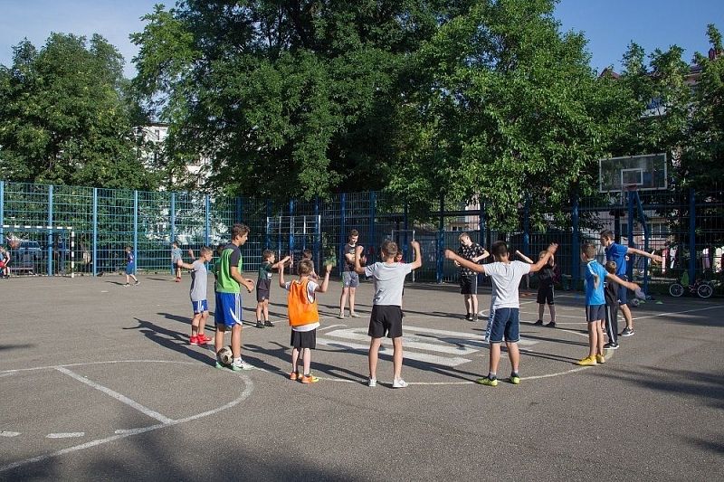 На спортплощадках Краснодара летом с детьми будут работать инструкторы