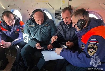 Глава МЧС Куренков прибыл в Туапсе для контроля тушения пожара на НПЗ