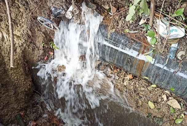 Из-за оползня в Сочи прорвало водопровод: коммунальная авария затронула жителей 10 улиц 