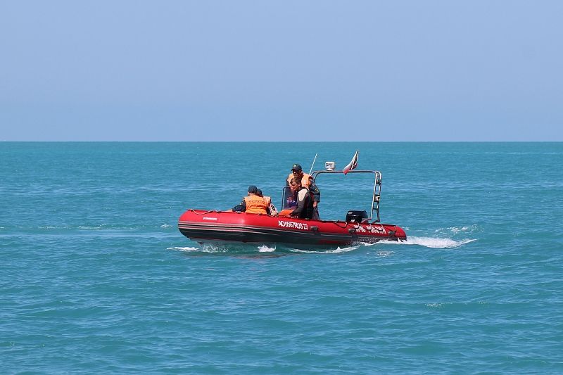 В Сочи второй день спасатели ищут пропавшего в море молодого человека