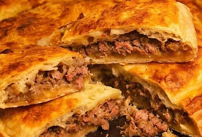 Гости уже на пороге, а накормить нечем? Не беда! Всего за несколько минут превращаю лаваш в сочный и ароматный мясной пирог