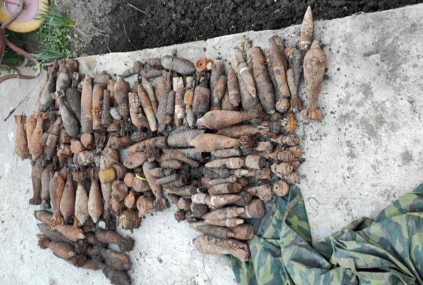 Мужчина нашел на территории дома более 200 боеприпасов времен Великой Отечественной войны