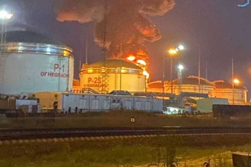 Резервуар с нефтепродуктами загорелся в Краснодарском крае