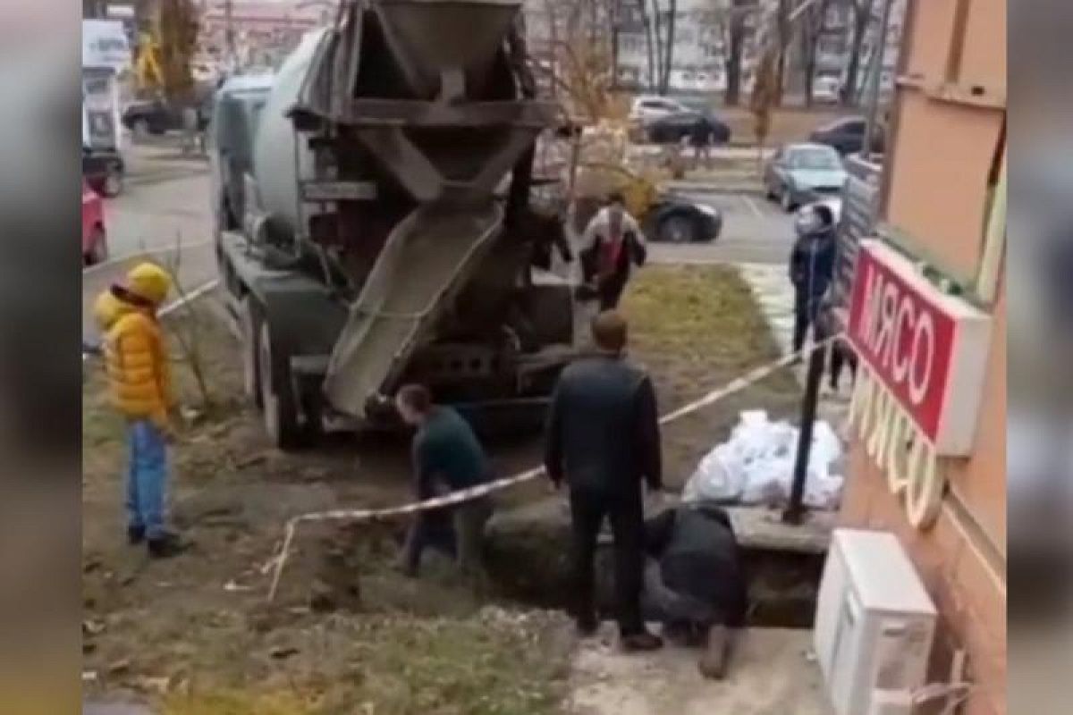 Хозяйку магазина чуть не забетонировали в ходе конфликта с недовольными жильцами дома