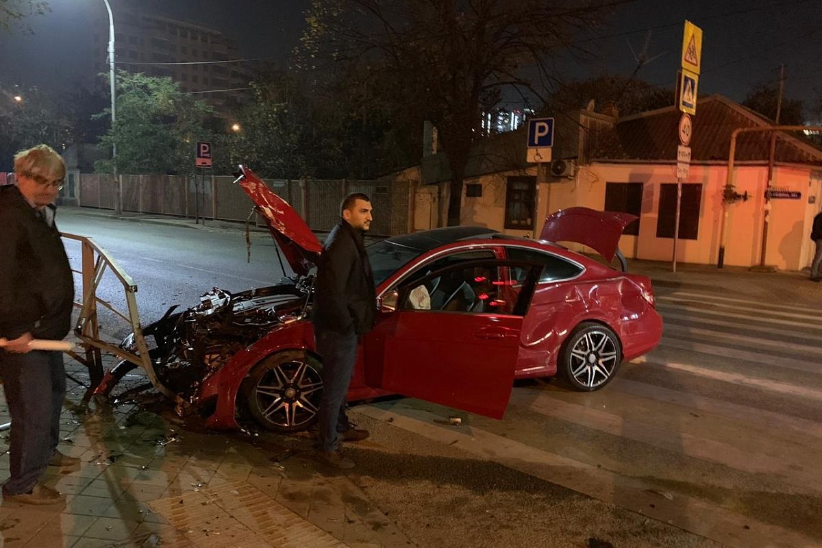 Стал известен виновник громкой автомобильной аварии в центре Краснодара